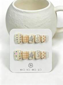 10片手工穿戴式美甲片，短方圓形，秋冬聖誕風，奶杏色底色搭配格紋手繪設計，彩色星星亮片、銀色閃亮大星星、波點圖案，活力可愛秋季氛圍，適合秋季出遊與聖誕氛圍穿搭，含全套美甲工具，完美禮物 - 香檳色 - 查看 2