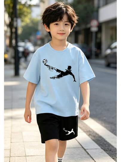 Conjunto de 2 piezas para niño estilo deportivo con camiseta de cuello redondo y gráfico de fútbol + pantalones cortos, nueva moda de verano cómoda