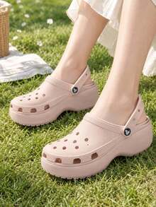 Crocs 女士经典云形木屐，轻便舒适室内/室外休闲运动拖鞋，建议订购小一码 206750-6UR - 206750-6UR - 查看 1