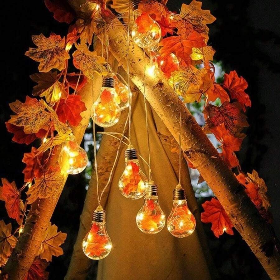 Lampu Hias Natal Multi-Skenario Universal 5m 10 LED Tenaga Surya Bentuk Daun Maple, Cangkang Bohlam Transparan Bergaya Vintage dengan Daun Maple Realistis Terintegrasi, Pencahayaan Hangat, Tekstur Daun Merah yang Jelas, Suasana Musim Gugur yang Kaya, Kawat Fleksibel untuk Dililit atau Digantung, Cocok untuk Lengkungan, Pagar, Ambang Jendela, Pohon Taman, Dinding Latar Belakang Homestay, Pemasangan Mudah, Dilengkapi dengan Panel Surya Efisiensi Tinggi