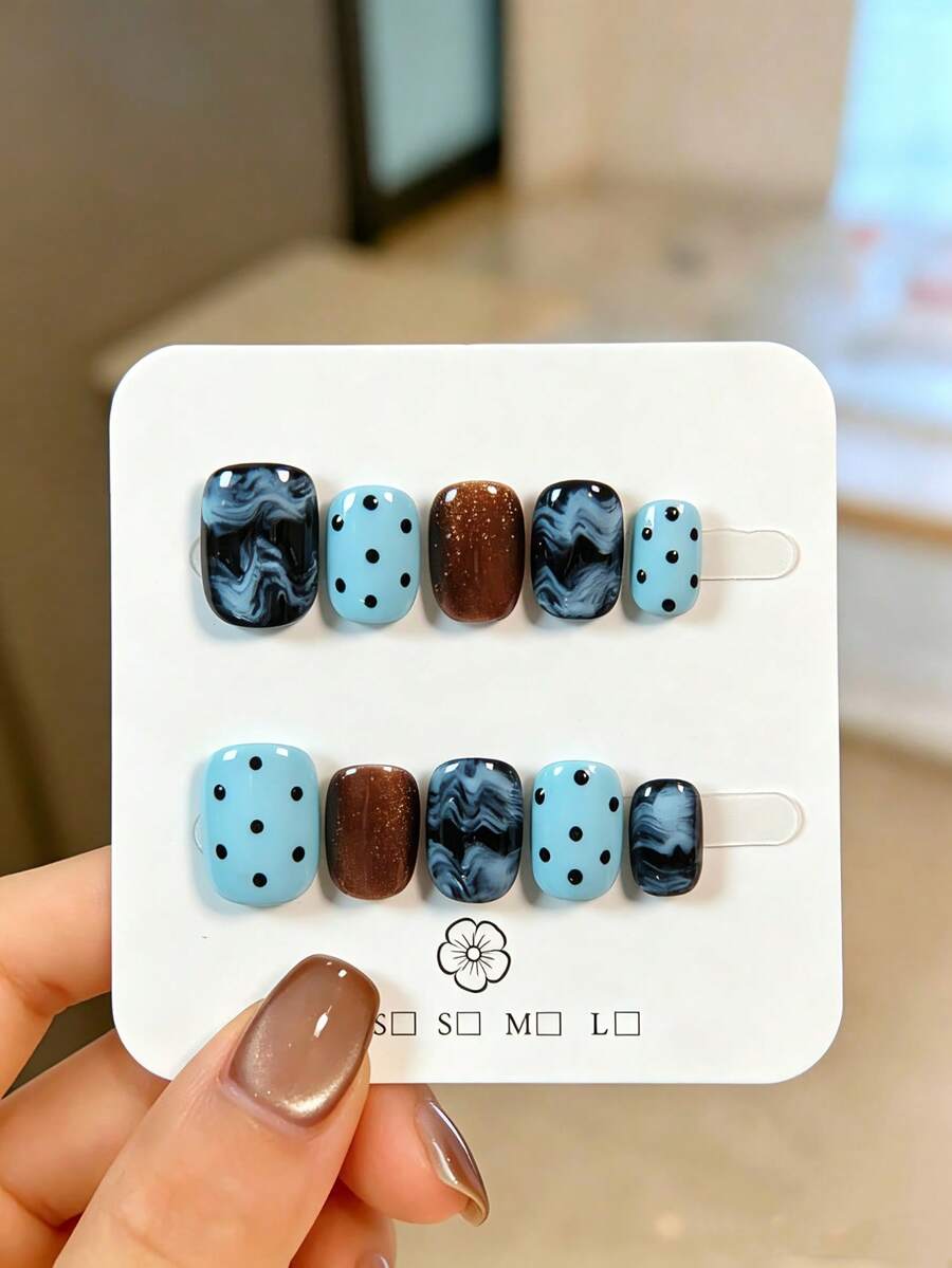 10件手工可穿戴美甲片 短方圓形 秋冬聖誕風 牛奶藍波點配黑藍紮染、棕色調細閃底色,酷感復古秋意,適合秋冬街頭穿搭與聖誕氛圍造型,含全套美甲工具,完美禮物 - 彩色 - 查看 1