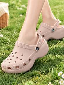 Crocs 女士经典云形木屐，轻便舒适室内/室外休闲运动拖鞋，建议订购小一码 206750-6UR - 206750-6UR - 查看 2