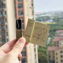 Chanel - 3ml - Ukuran Travel, Essence Mewah, Minyak Perbaikan, Pengencang, Anti-Kerut, Memperbaiki, Menenangkan, Mencerahkan - 3ml - Ukuran Perjalanan - View 2