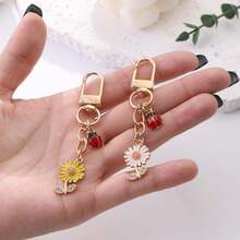 1pc Cute Ladybug Daisy Keychain, Floral Bag Charm, Rotating Buckle Design, Suitable For Handbags, Backpacks Pendant Decoration, Yellow/White Flowers, Christmas Holiday Gift - Quantity - View 8