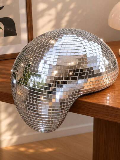 A Silver Melting Disco Ball Is A Great Home Decoration For Various Occasions, Such As Proms, Bachelorette Parties, Halloween, Christmas, And New Year's Holiday Scene Arrangements.