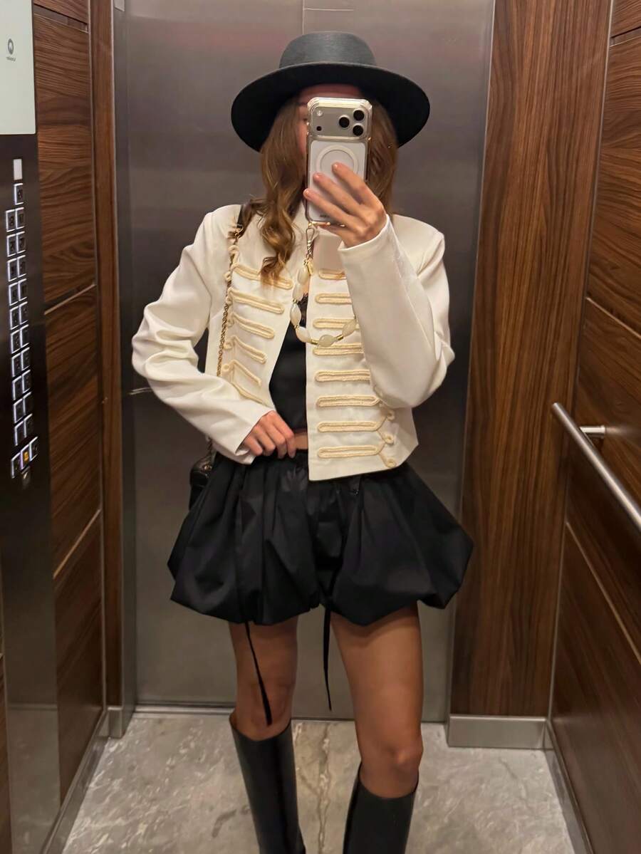 女款白色長袖立領拿破崙元素刺繡夾克