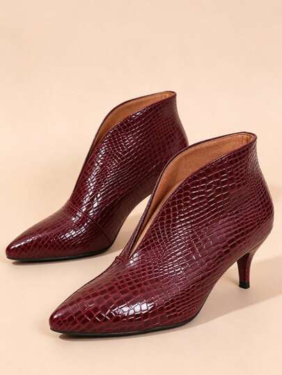 2026 New Pointed Toe V-Cut Ankle Boots, Burgundy Crocodile Embossed Low Heel Shoes, Elegant For Commuting, Wedding, And Formal Occasions