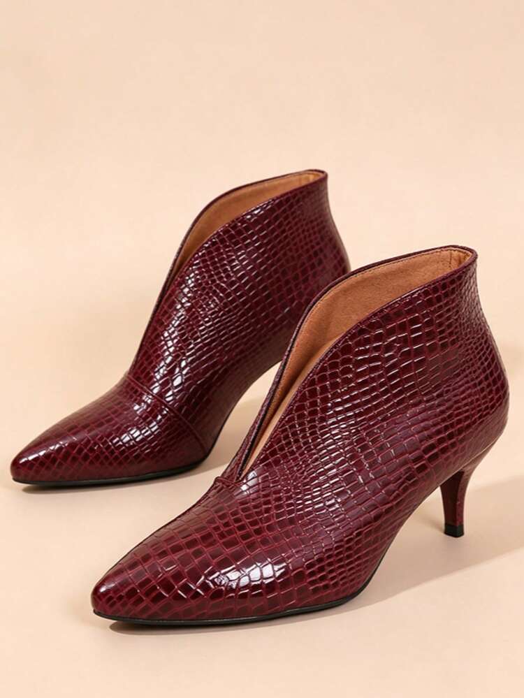 Sepatu Boot Ankle Ujung Runcing Potongan V Baru 2026, Sepatu Hak Rendah Motif Buaya Emboss Warna Burgundy, Elegan untuk Komuter, Pernikahan, dan Acara Formal - Burgundy - View 1