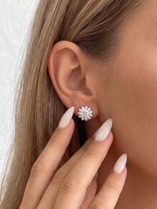 1pc Moissanite Earrings Romantic 0.5ct Sunflower Studs, Suitable For Women's Daily Wear And Party - Sunflower Moissanite Earrings - View 4