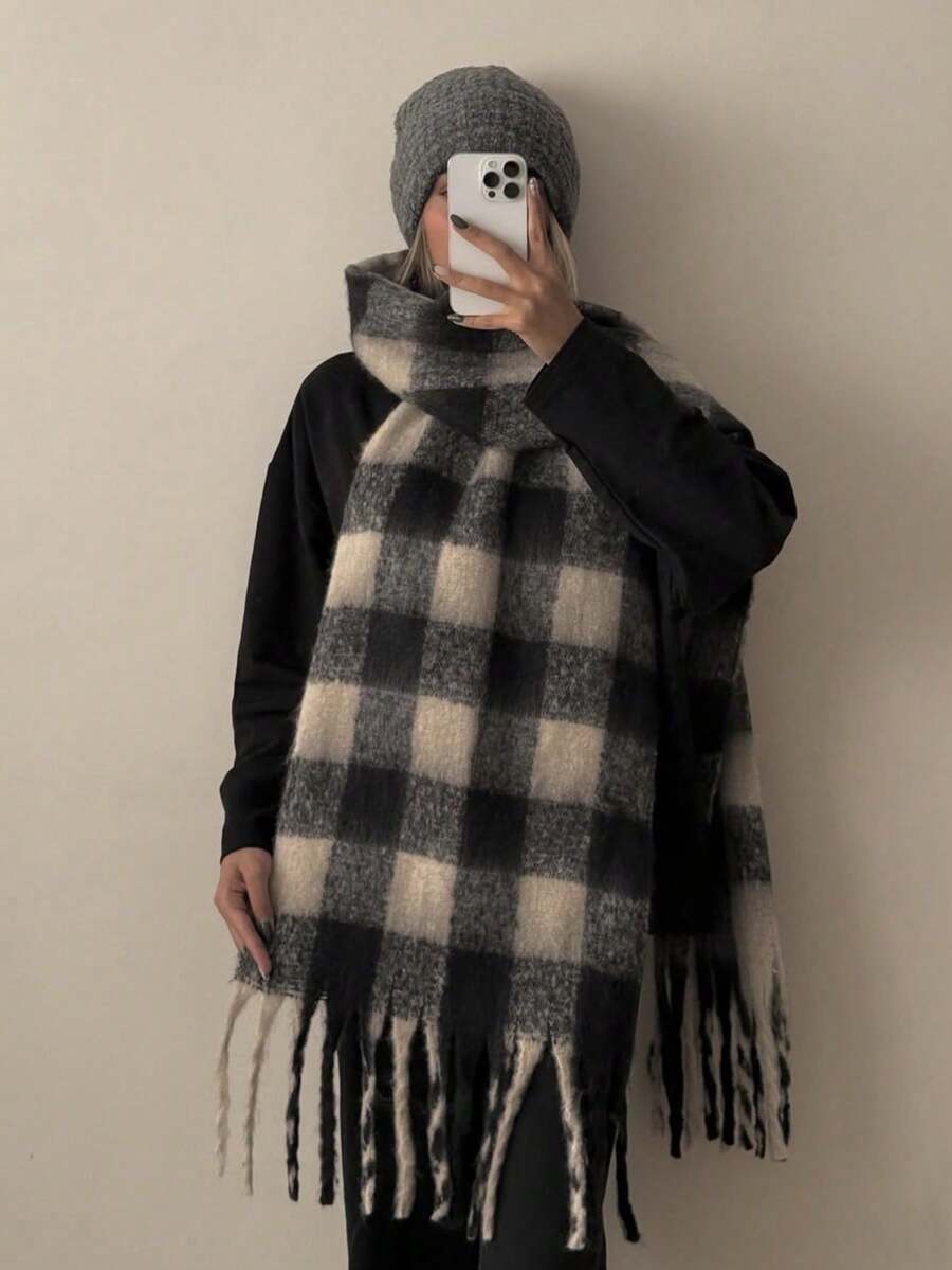 1-Piece Black Grey Shawl Plaid Scarf, Rectangular Tassel Scarf, Suitable For Daily Use In Autumn, Winter, Beach, Vacation, Accessories, And Travel Essentials - Black and White - View 1
