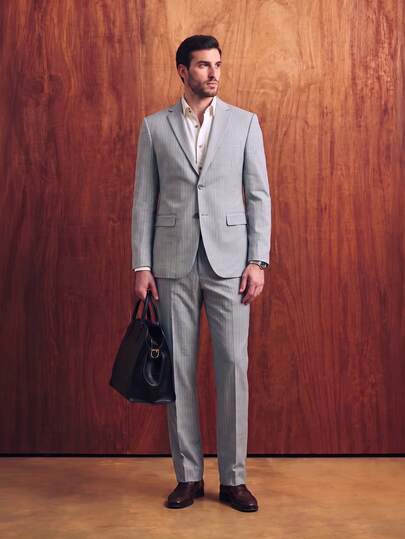 Setelan Jas Pria Klasik Abu-abu Muda, Tampilan Depan dan Belakang, Pola Garis Halus Premium, Blazer Bisnis Lengan Panjang Berkancing Tunggal dengan Kerah Berlekuk dan Celana Panjang 2 Potong, Kain Lembut Nyaman di Kulit, Setelan Jas Slim Fit Tampan Berkualitas Tinggi untuk Musim Semi, Musim Panas, Musim Gugur, dan Musim Dingin