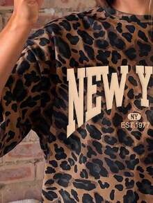 Camiseta de manga corta con cuello redondo, estampado de leopardo y gráfico de letras para mujer, estilo universitario Y2K - Multicolor - Ver 6