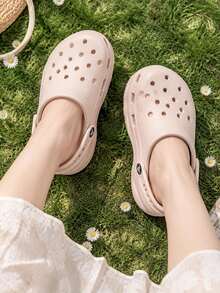 Crocs 女士经典云形木屐，轻便舒适室内/室外休闲运动拖鞋，建议订购小一码 206750-6UR - 206750-6UR - 查看 4