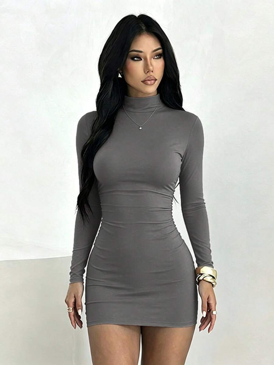 女款灰色小立領迷你洋裝，修身版型，開學季、派對、休閒、秋季穿搭