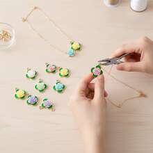 Ngẫu nhiên 5/10 món charm cỏ bốn lá vàng và hoa hồng, men xanh với mặt dây hoa nhựa 3D, phụ kiện làm hoa tai, dây chuyền và trang sức DIY - Nhiều màu - Xem 3