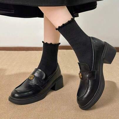 Sepatu Loafer Gaya Inggris Penambah Tinggi Badan untuk Wanita Bertubuh Mungil, Sepatu Loafer Slip-On Sol Tebal Camellia Musim Gugur Terbaru untuk Komuter
