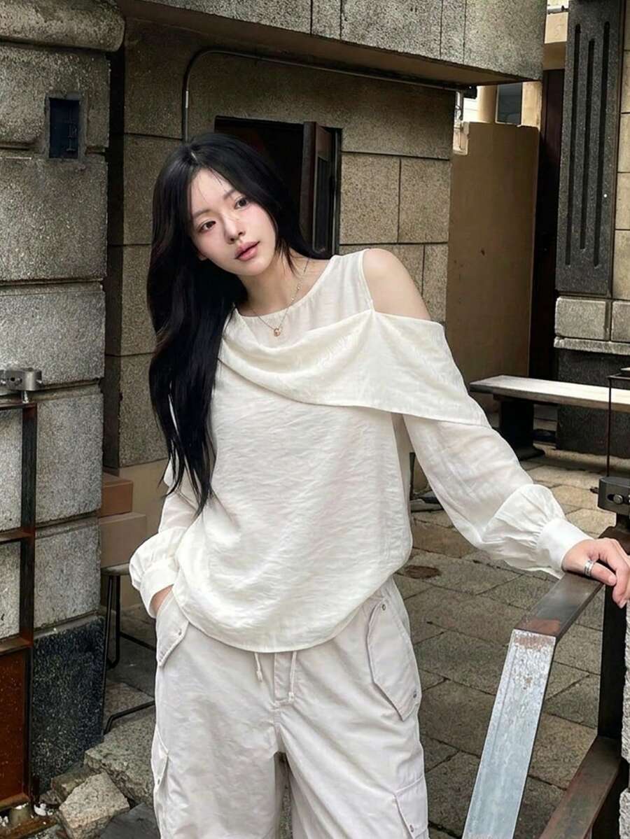 女款不對稱露肩上衣，寬鬆長袖上衣，垂墜感素色優雅襯衫