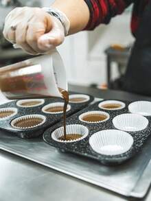 100/200pcs Standard Cupcake Liners, Grease-Proof Paper Muffin Liners,Dessert Cups, Baking Cups,Non-Stick Parchment,Cake Mold,Cake Tin,High-Temperature Resistant Baking Tray,Suitable For Baking,Kitchen,Christmas,Mother's Day And Party Use - Multicolor - View 11