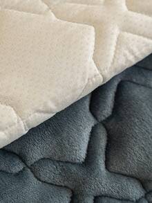 1pc Modern Minimalist Plush Sofa Cover, Fashionable Geometric Pattern Design Sofa Slipcover, Non-Slip Pet-Friendly Sofa Pad, Suitable For 1, 2, 3, 4-Seater And L-Shaped Sofas, All-Season Living Room Sofa Cover, Machine Washable, Hand Washable, Dry Cleanable, Holiday Decor - Dark Grey - View 3