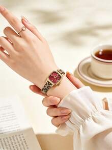 1pc Vintage Quartz Watch For Women, Featuring A Golden Alloy Case, A Small Red Dial, And A Fashionable Leopard-Print Metal Mesh Strap - Red - View 4