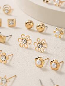 20 Pairs Minimalist Fashion Stud Earrings Set, Exquisite Square Snowflake Heart Moon Multi-Element Earrings, Non-Repeating Designs, Suitable For Women's Daily Wear, Vacation, Beach, Low-Allergy Jewelry Gift For Friends - Yellow Gold - View 3