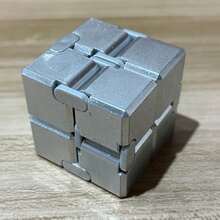 金屬合金 2x2 多功能魔方指尖玩具,啞光金屬質感,精湛工藝,藝術壓力緩解玩具,優雅裝飾玩具,增強認知能力與問題解決能力-趣味玩具,壓力緩解小工具,焦慮緩解指尖玩具,課堂無聊玩具,發洩小工具,手指玩具,成人壓力緩解玩具,翻轉手指魔方指尖玩具 - 110g - 查看 10