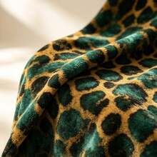 1PC Green & Yellow Vintage Leopard Print Flannel Blanket, Wild Style Sofa & Balcony Decorative Throw - Multicolor - View 4