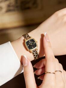 1pc Vintage Quartz Watch For Women, Featuring A Golden Alloy Case, A Small Black Dial, And A Fashionable Leopard-Print Metal Mesh Strap - Black - View 4