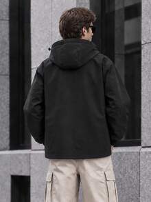 Jaket Pria Hitam Berkerudung dengan Kantong Resleting dan Tali Serut di Tudung, Pakaian Luar Kasual Gaya Streetwear - Hitam - View 2