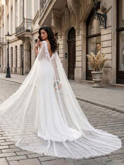 1 Piece Lace Trim V-Back Tulle Bridal Cape, White Long Flowy Cathedral Train Shawl, Wedding Outdoor Photoshoot Gown Wrap Accessory