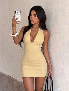 Robe courte minimaliste jaune à col licou et décolleté en V profond, pour l'automne, la rentrée scolaire, les danses, les fêtes et un style décontracté - Jaune citron - Voir 4