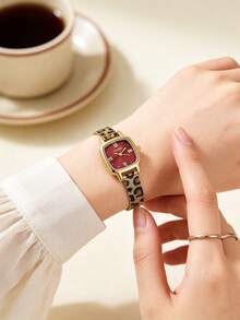 1pc Vintage Quartz Watch For Women, Featuring A Golden Alloy Case, A Small Red Dial, And A Fashionable Leopard-Print Metal Mesh Strap - Red - View 5