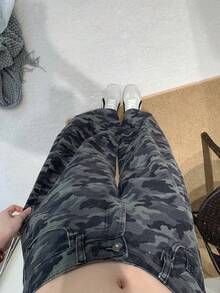 YEAE 女款口袋鈕扣迷彩休閒百搭牛仔褲 - 綠色迷彩 - 查看 8