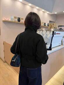 女款黑色仿羊毛面料高領雙排扣繫帶大衣，落肩長袖，秋冬時尚必備 - 黑色 - 查看 4