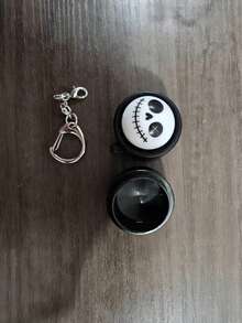 1個萬聖節趣味表情鑰匙圈，南瓜骷髏吐舌臉包包掛飾，可愛圓形鑰匙圈附金屬夾，背包與鑰匙配件，萬聖節派對禮物 - 白色 - 查看 6