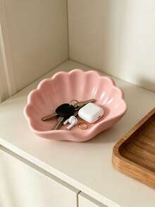 1 Piece Nordic-Style Seashell-Shaped Soap Dish, Multifunctional Cosmetic And Jewelry Storage Tray, White Desktop Decor, Bathroom Accessory, Non-Slip Soap Rack, Dressing Table Surface Storage, Minimalist Home Decor, Essential Bathroom Soap Holder - A - View 9