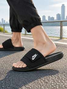 Nike Sandal Olahraga Pria 0FFC0URT ADJUST SLIDE, Sandal Kasual Nyaman untuk Pantai dan Rumah, Tidak Dapat Direndam Air [Ukuran Setengah Lebih Kecil] DQ9624-001 - Hitam - View 2