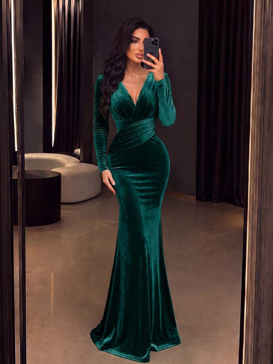 Luxury Deep V-Neck Mermaid Evening Gown, Pleated Fitted Bodice, Suitable For Evening Parties, Pre-Wedding Portrait Photography - Dark Green - View 1