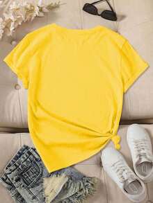 T-shirt de Noël de décembre pour femmes grandes tailles, imprimé mignon de cupcake, bonhomme de neige et bonhomme en pain d'épices, col rond, manches courtes, coupe ample, top de fête d'automne/hiver - Jaune citron - Voir 2