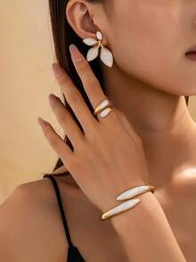 4pcs Fashionable Personalized Versatile Minimalist Gold-Plated & Artificial Drip Oil Black Floral Geometric Water Drop Line Shape Bracelet Ring Earring Jewelry Set, Suitable For Women, Thick Smooth Metal & Zinc Alloy Material Bracelet Ring Earring - White - View 3