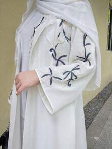 Hafizah 優雅時尚精緻刺繡女款長款晨袍 白色 秋季 - 白色 - 查看 5