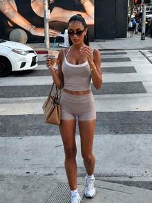 Setelan 2-in-1 Wanita: Atasan Halter Colorblock dan Celana Pendek dengan Lipatan di Bagian Bawah, Pakaian Olahraga Kasual Musim Panas, Cocok untuk Pilates, Yoga, dan Olahraga Lainnya - Khaki - View 2