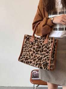 Tas Tangan Wanita Motif Leopard Berbahan Plush dengan Pegangan dan Detail Jahitan, Tas Tote Vintage Kapasitas Besar untuk Belanja Sehari-hari di Musim Gugur/Dingin - Coklat - View 2