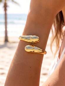 1pc Minimalist Asymmetrical Water Drop Shape Spring Open Bangle, Polished Shiny Gold Thick Metal Open Cuff Bracelet Suitable For Daily Wear And Beach Party And Other Occasions Versatile Accessory - Gold - View 3