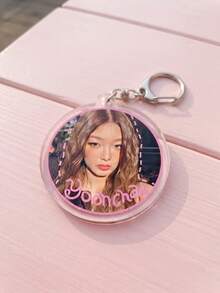 1Pc/6Pcs KATSEYE Girl Group Member Themed Round Portrait Acrylic Keychains, Featuring Manon, Sophia, Daniela, Lara, Megan And Yoonchae Exclusive Designs, Fashionable Bag Charms, Suitable For Fan Gifts, Support Collection, All Seasons - Multicolor - View 7