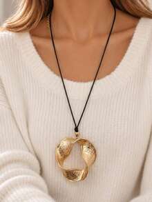 1pc Exaggerated Textured Hollow Gold Pendant Long Necklace, Artistic Style Black Cord Sweater Chain, Autumn/Winter Women's Atmospheric Outfit Accessory - Yellow Gold - View 4