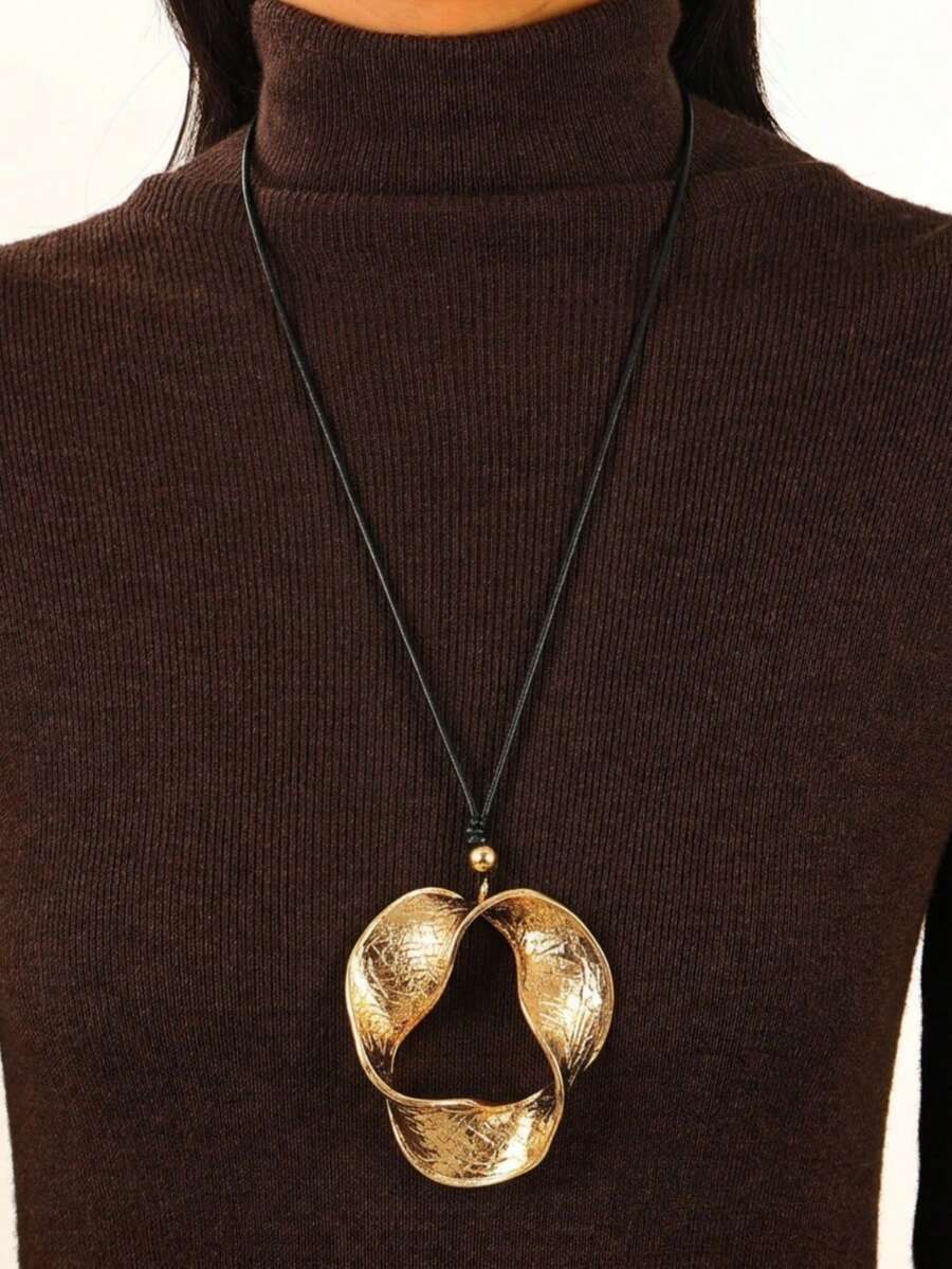 1pc Exaggerated Textured Hollow Gold Pendant Long Necklace, Artistic Style Black Cord Sweater Chain, Autumn/Winter Women's Atmospheric Outfit Accessory - Yellow Gold - View 1