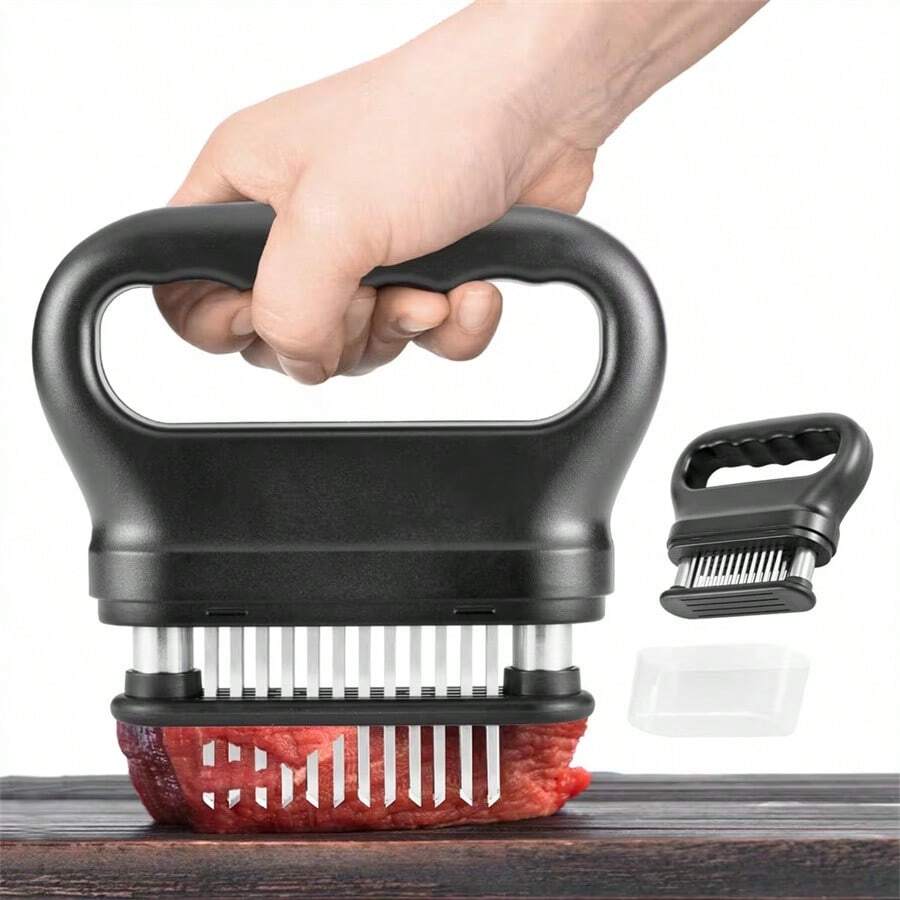 1件 48針不鏽鋼肉類嫩化器，家用手動肉類嫩化器，適用於牛排和雞胸肉，廚房醃製工具。由不鏽鋼銳利針製成，可輕鬆切開粗糙的肉纖維，讓醬汁在醃製過程中快速滲透，縮短醃製時間，烹飪後保持肉質嫩滑多汁。符合人體工學的防滑手柄，易於按壓，自動回彈結構，操作簡單，適合初學者。