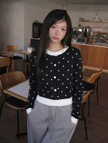 Áo cardigan len dệt kim mỏng nữ phong cách Hàn Quốc ngọt ngào, họa tiết chấm bi phối màu tương phản, tay dài, cổ tròn, dáng ngắn, mùa đông - Nền đen với các chấm trắng - Xem 2