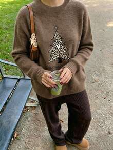 Plus Size Women's Leopard Print Christmas Tree & Heart Print Round Neck Pullover Knit Sweater, Loose Fit Long Sleeve Top - Earth Gray - View 2